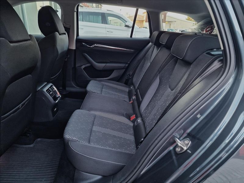 Škoda Octavia 1.4 TSI iV 150kW DSG Style,ČR - fotka 17 z 48