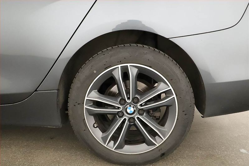 BMW Řada 2 (2020) 218d Gran Tourer, Automat - fotka 12 z 18