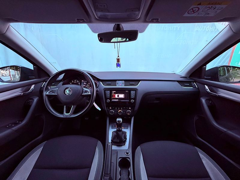 Škoda Octavia 1.4 TSi Style, Serviska, 1.Maj - fotka 16 z 25