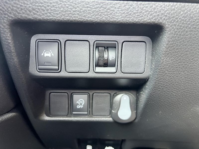 Nissan Qashqai 1.3DIG-T KAMERA PŮVOD ČR - fotka 13 z 40