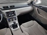 Volkswagen Passat (2009) 1.6 TDI, po STK, slušný stav - náhled 8