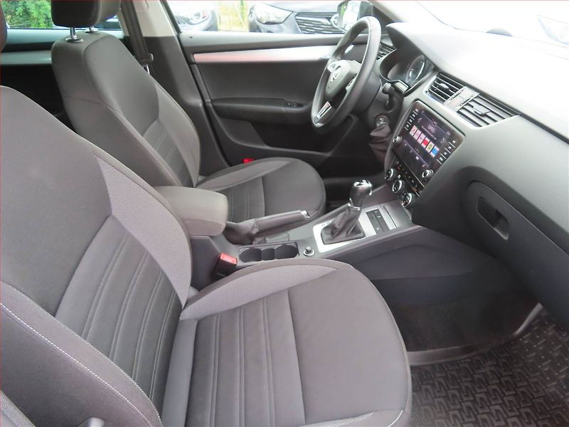 Škoda Octavia (2018) 1.6 TDI, Automat, Navi - fotka 9 z 25