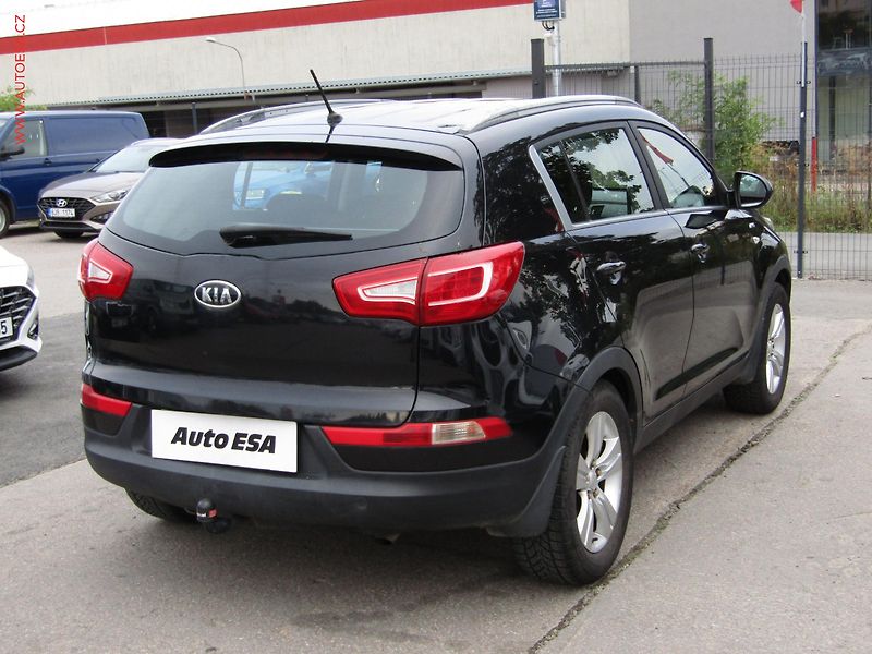 Kia Sportage (2010) 2.0 CVVT 4x4, ČR, AC, tažné - fotka 4 z 20