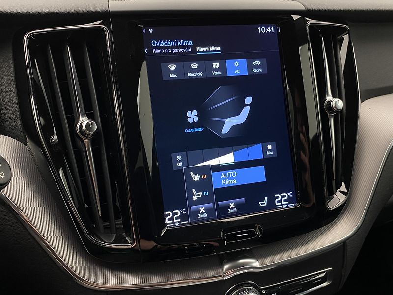 Volvo XC60 D4 AWD R-DESIGN REZERVACE - fotka 38 z 44