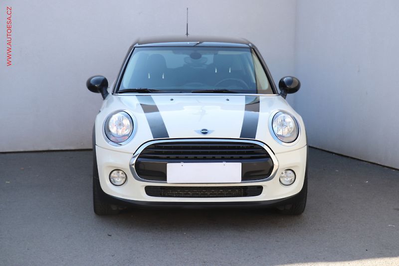 Mini Cooper (2017) 1.5i - fotka 2 z 3