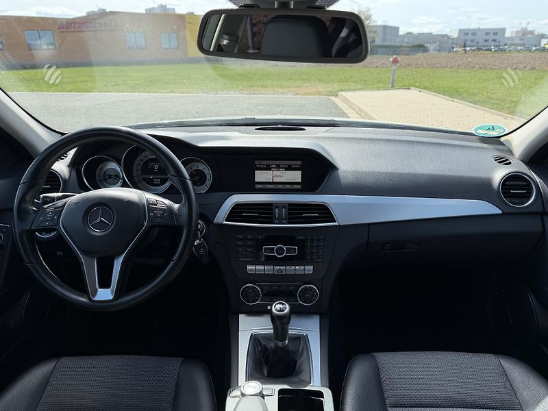 Mercedes-Benz Třídy C 180 CGI NAVIGACE SERVISKA - fotka 12 z 37