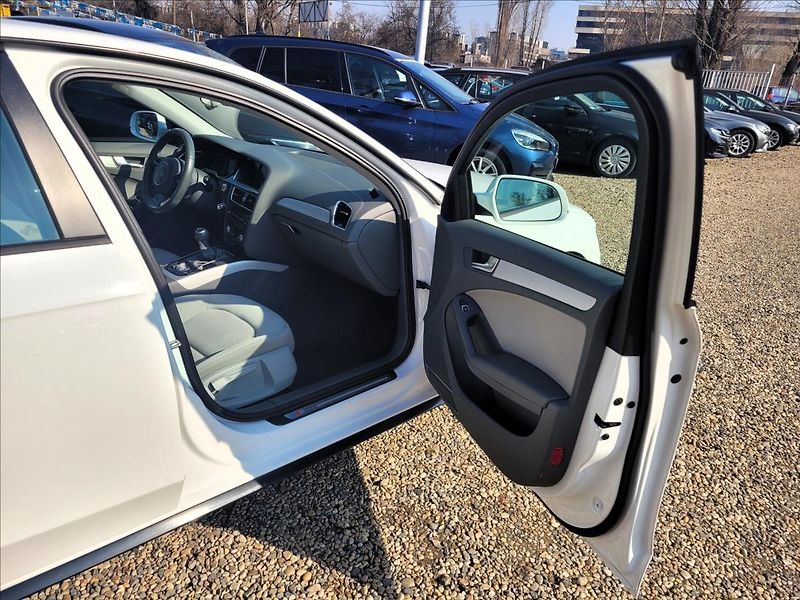 Audi A4 2,0 TDI,S-line,navi,výhřev,xen - fotka 10 z 41