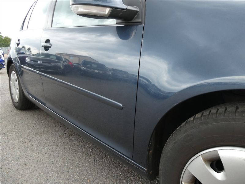 Volkswagen Golf 1,4 i 16V serviska,ČR,2.majite - fotka 14 z 49