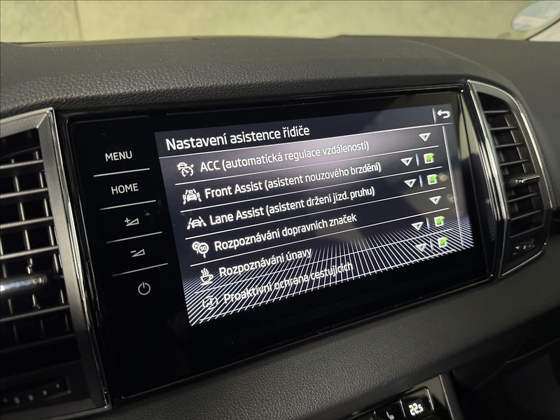 Škoda Karoq 2,0 TDi  DSG 4x4 Style Virtual - fotka 27 z 45