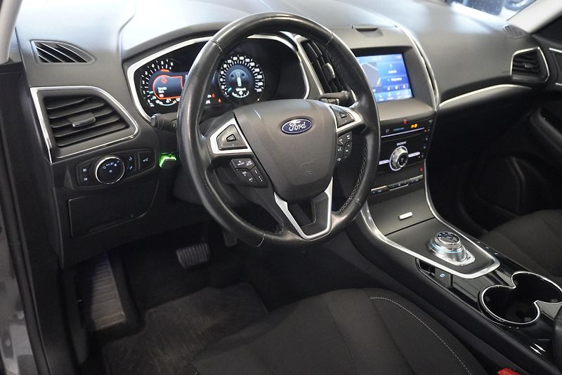 Ford S-MAX S-MAX 2.0 140 kW TITAN. 7 míst - fotka 13 z 32