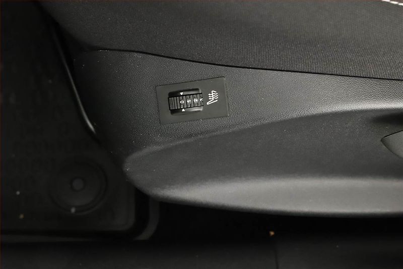 Peugeot 2008 (2018) 1.2 PureTech, Tempomat - fotka 10 z 16