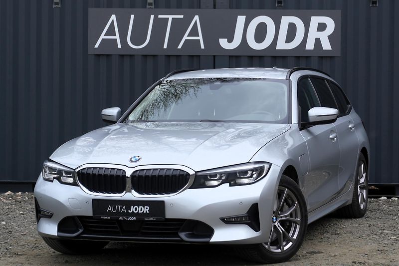 BMW Řada 3 330e xDrive, ACC, Tažné - fotografie inzerátu