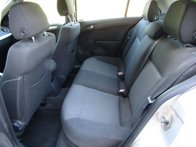 Opel Astra (2007) 1.8 16V AUTOMAT - fotka 21 z 35