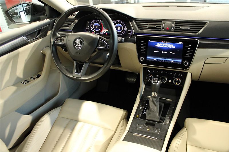 Škoda Superb TDi DSG 4x4 Style Combi - fotka 14 z 34