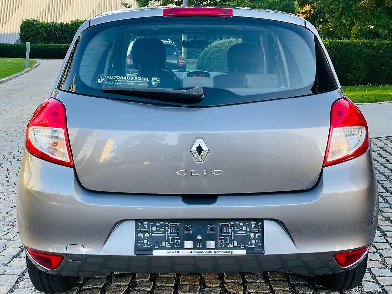 Renault Clio 1.2i 55KW MANUÁL 1MAJITEL  - fotka 15 z 42