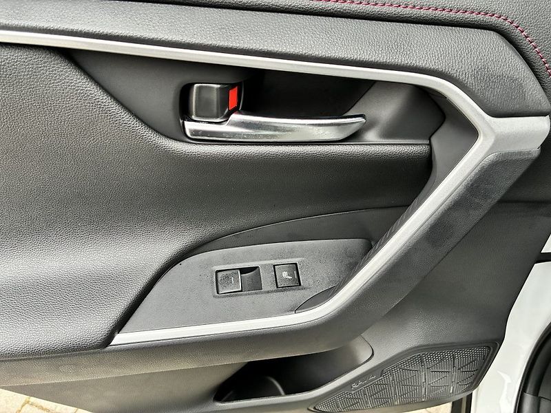 Toyota RAV4 2.5 Plug-in 185 Selection - fotka 13 z 27