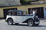 Automobiloví a motocykloví veteráni se vydali v neděli na tradiční jízdu Ze zámku na hrad. Start byl na Horním náměstí v Přerově, kde si lidé užili bohatý program.