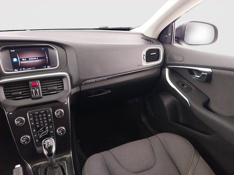 Volvo V40 (2019) 2.0 D3, Automat, Serv.kniha - fotka 8 z 21