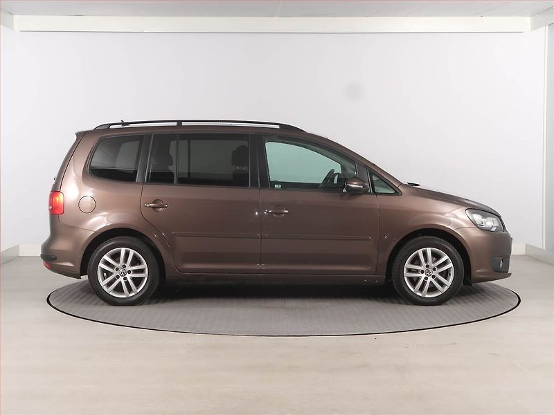 Volkswagen Touran (2014) Highline 1.6 TDI, Xenony - fotka 6 z 17
