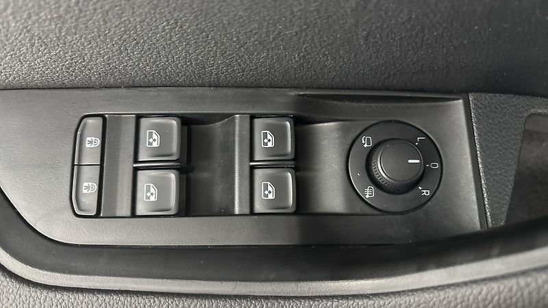 Škoda Superb 2.0 TSI DSG Style - fotka 22 z 28