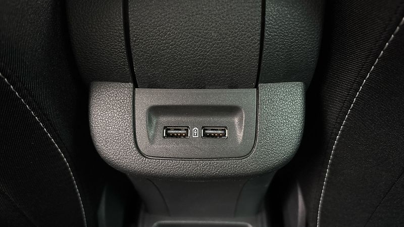 Škoda Fabia 1.0 TSI Ambition Combi - fotka 21 z 23