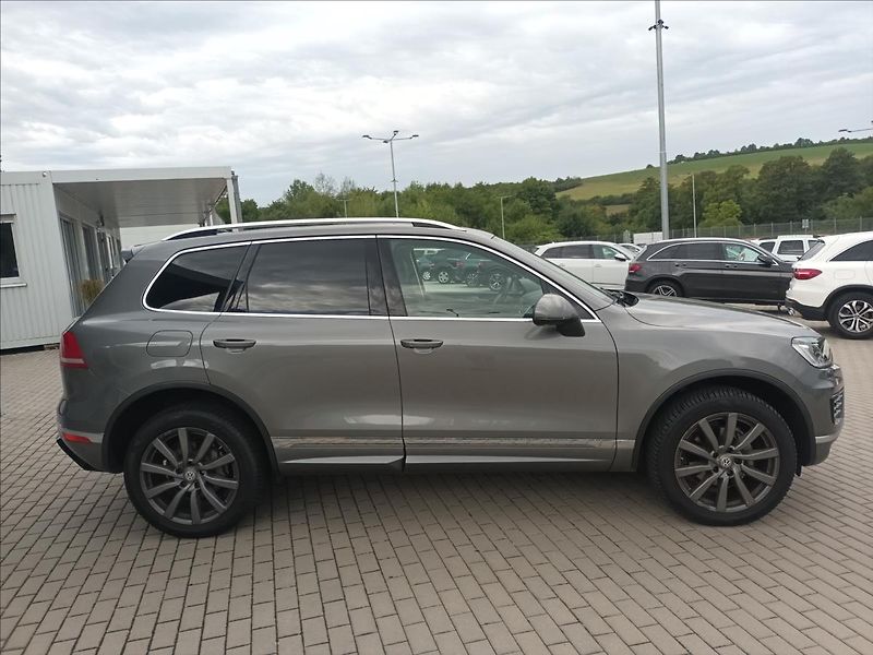 Volkswagen Touareg 3,0 TDI 193Kw,R-Line,ČR,TAŽNÉ, - fotka 4 z 50