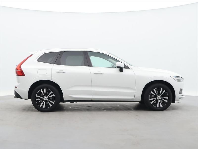 Volvo XC60 2,0 B4 145kW AWD Momentum CZ D - fotka 8 z 32