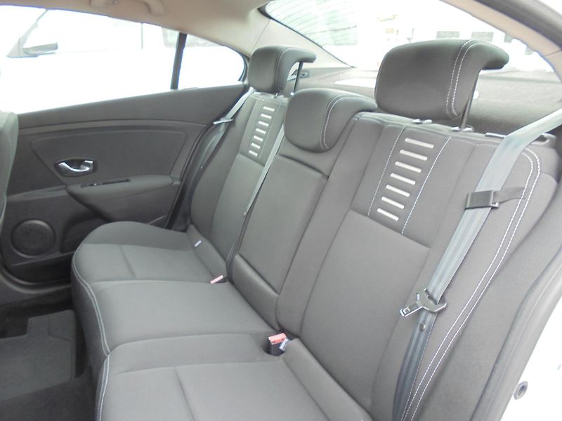 Renault Fluence (2012) 1.6i 16V- DIGIKLIMA- ČR - fotka 11 z 11