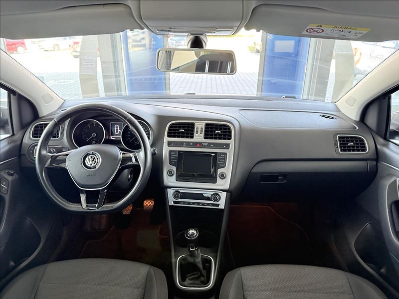 Volkswagen Polo 1,2   TSI 66KW,HIGHLINE,1.MAJ - fotka 9 z 22