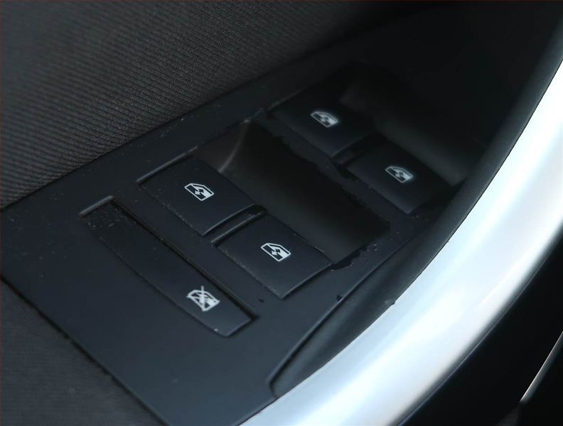 Opel Astra (2011) 1.4 T, Automat, Navi, Xenony - fotka 17 z 20