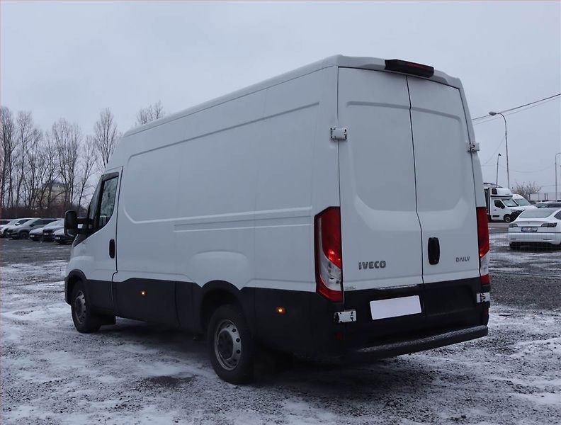 Iveco Daily (2020) 2.3 HPT, L3H2, 12m3, ČR, 1Maj - fotka 4 z 11