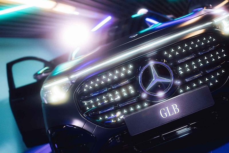 Mercedes-Benz letos odstartoval novou éru jako globální partner ženského tenisu (WTA). Své ambice v tomto sportu nyní potvrzuje i v České republice, kde v rámci ostravského turnaje představuje dvě klíčové novinky: novou generaci modelů GLB a GLC.