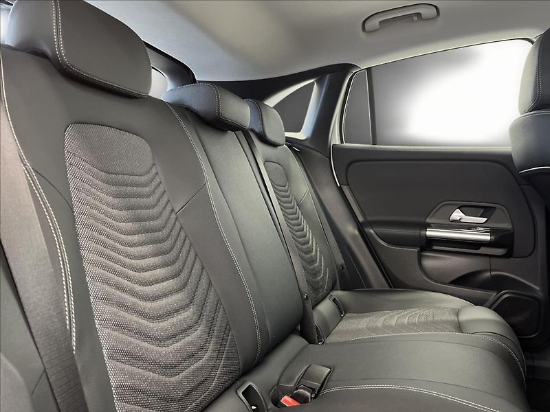Mercedes-Benz GLA 250e s hybridní technologií EQ - fotka 19 z 21