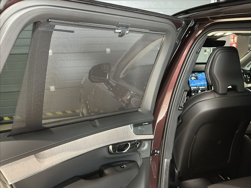 Volvo XC90 (2026) 2,0 T8  Ultra Dark - fotka 17 z 41
