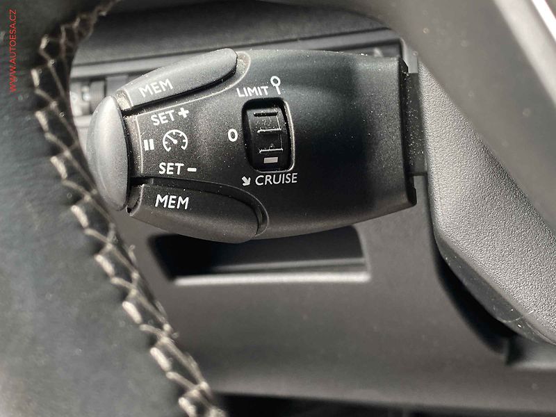 Peugeot 3008 (2017) 1.2 PT, Allure, AT, panor - fotka 13 z 19