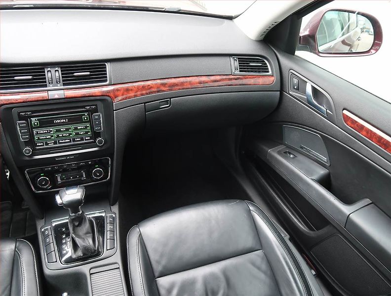 Škoda Superb (2010) Elegance 2.0 TDI, Automat - fotka 8 z 18