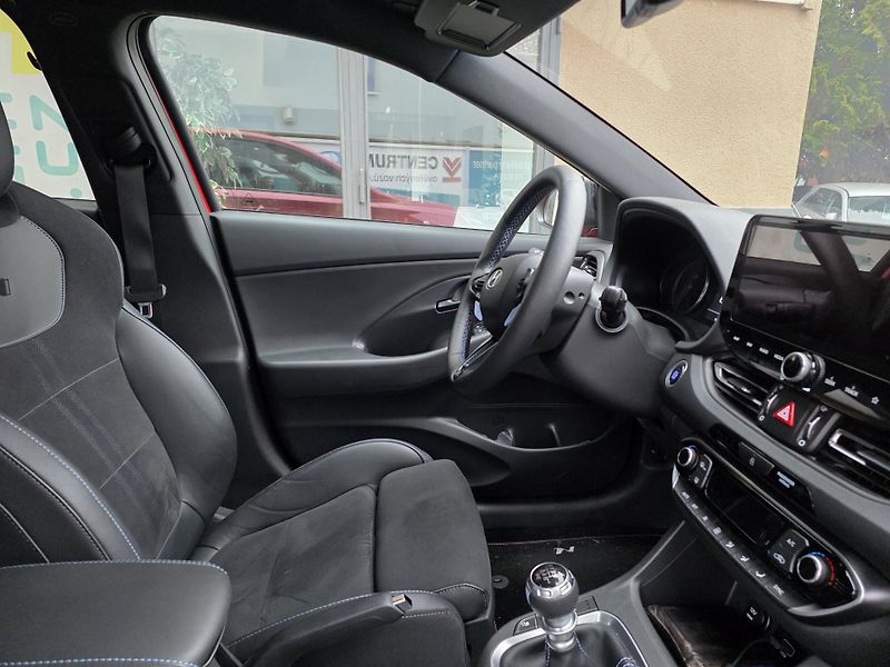 Hyundai i30 2.0N-ZÁRUKA-NÍZKÉ KM-1.MAJITEL - fotka 13 z 13