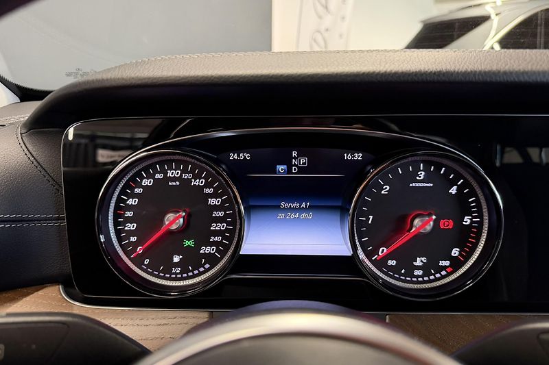 Mercedes-Benz Třídy E (2018) E 200d Exclusive - fotka 41 z 103