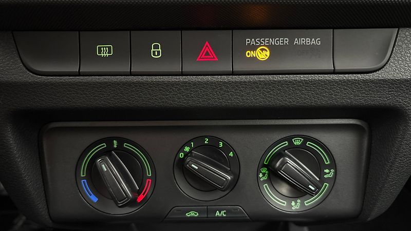 Škoda Fabia 1.0 TSI Ambition Combi - fotka 13 z 23