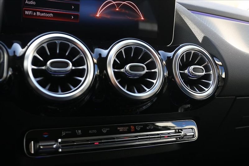 Mercedes-Benz Třídy B 1,3 ČR,DPH,24000KM, Automat - fotka 29 z 52
