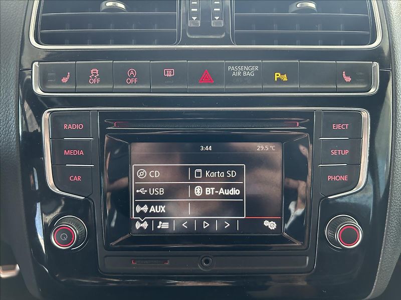 Volkswagen Polo 1,8   GTI,TSI 141kW,SERVISKA - fotka 18 z 26