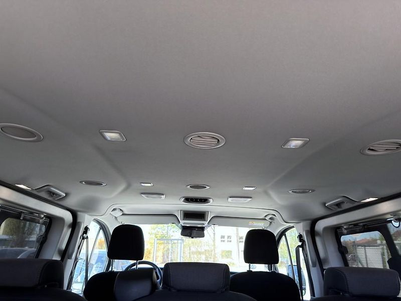 Ford Tourneo Custom 2.0 TDCi 96 kW 8 míst - fotka 15 z 23