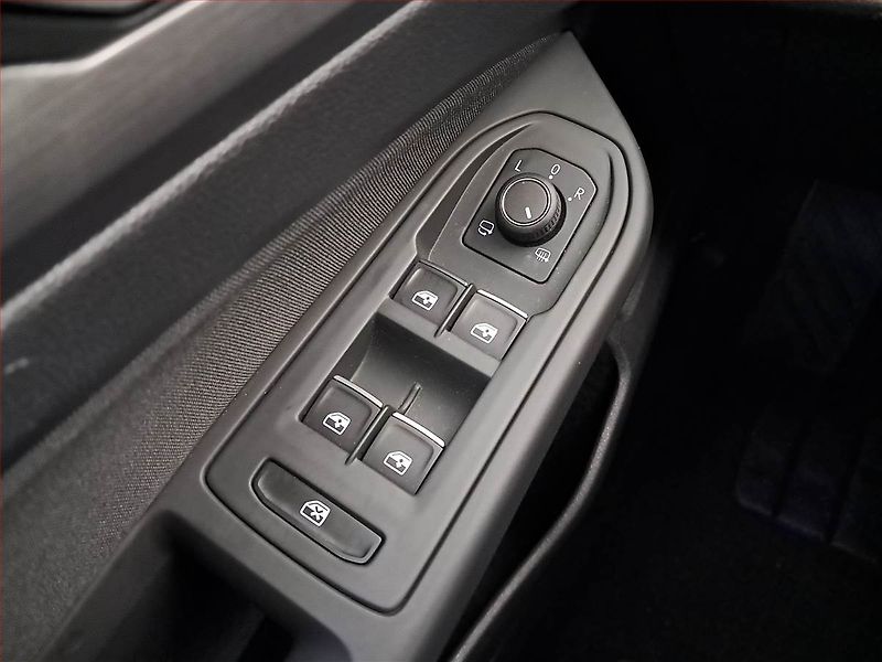 Volkswagen Golf (2022) 1.5 TSI - fotka 17 z 21