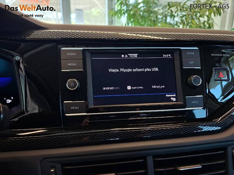Volkswagen Taigo (2022) 1.0 TSI,81kW,Park.kamera - fotka 23 z 27