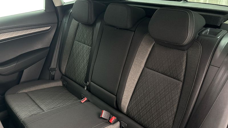 Škoda Karoq 2.0 TDI DSG Style - fotka 16 z 28
