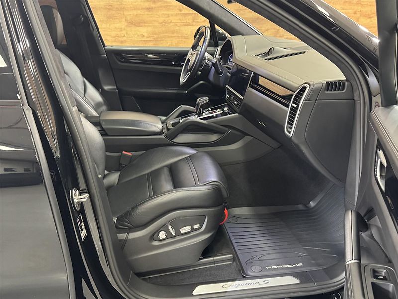 Porsche Cayenne S VZDUCH PANO CHRONO LED - fotka 28 z 33