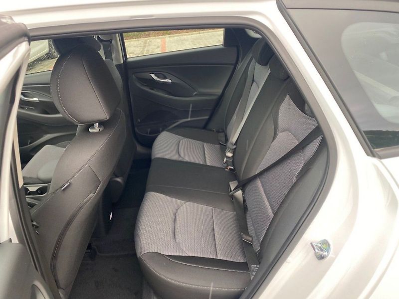 Hyundai i30 26 WG 1,6 T-GDI DCT SMART - fotka 6 z 7
