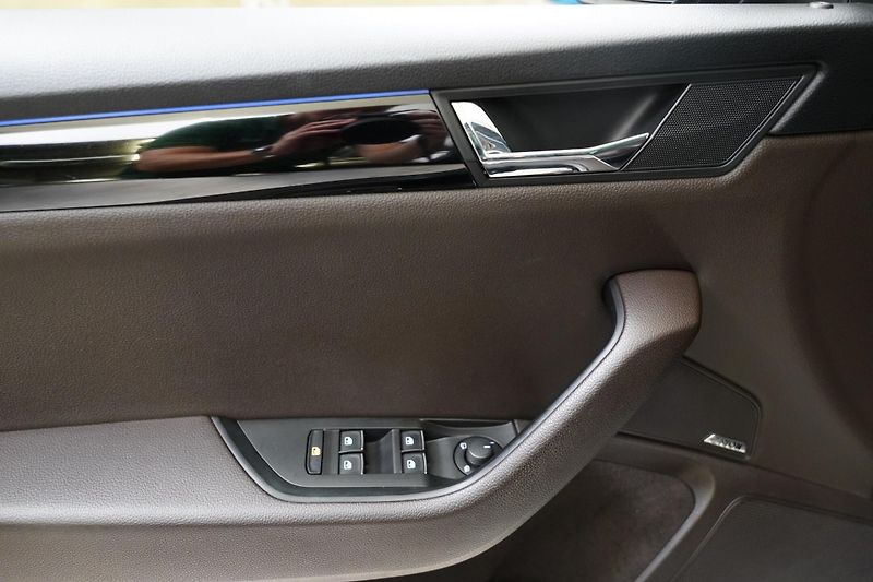 Škoda Superb - fotka 12 z 30