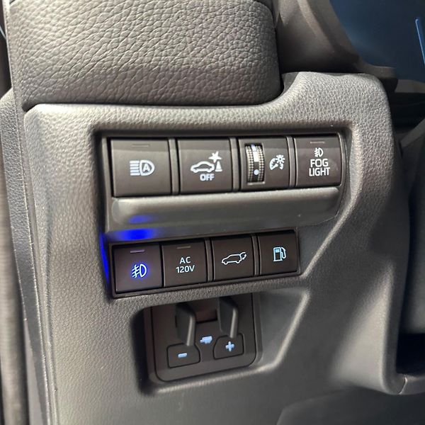 Toyota Land Cruiser (2025) 2.4 Turbo Hybrid i-FORCE MAX  - fotka 22 z 33