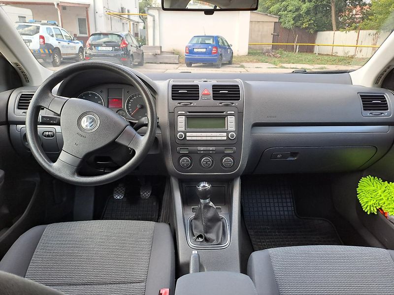 Volkswagen Jetta (2008) VW Jetta verze 1.6 FSI (85 kW) - fotka 12 z 13